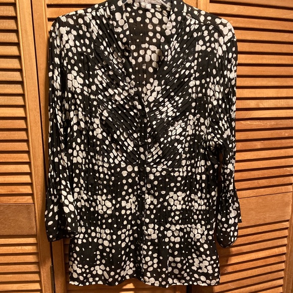 NY Collection Tops - NY Collection Black & White Chiffon Crinkle Top